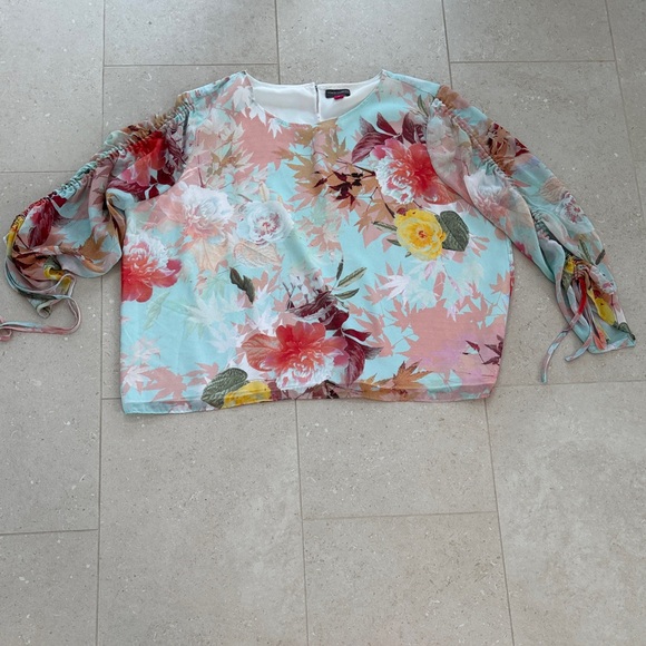 Vince Camuto Floral Blouse - Picture 2 of 4